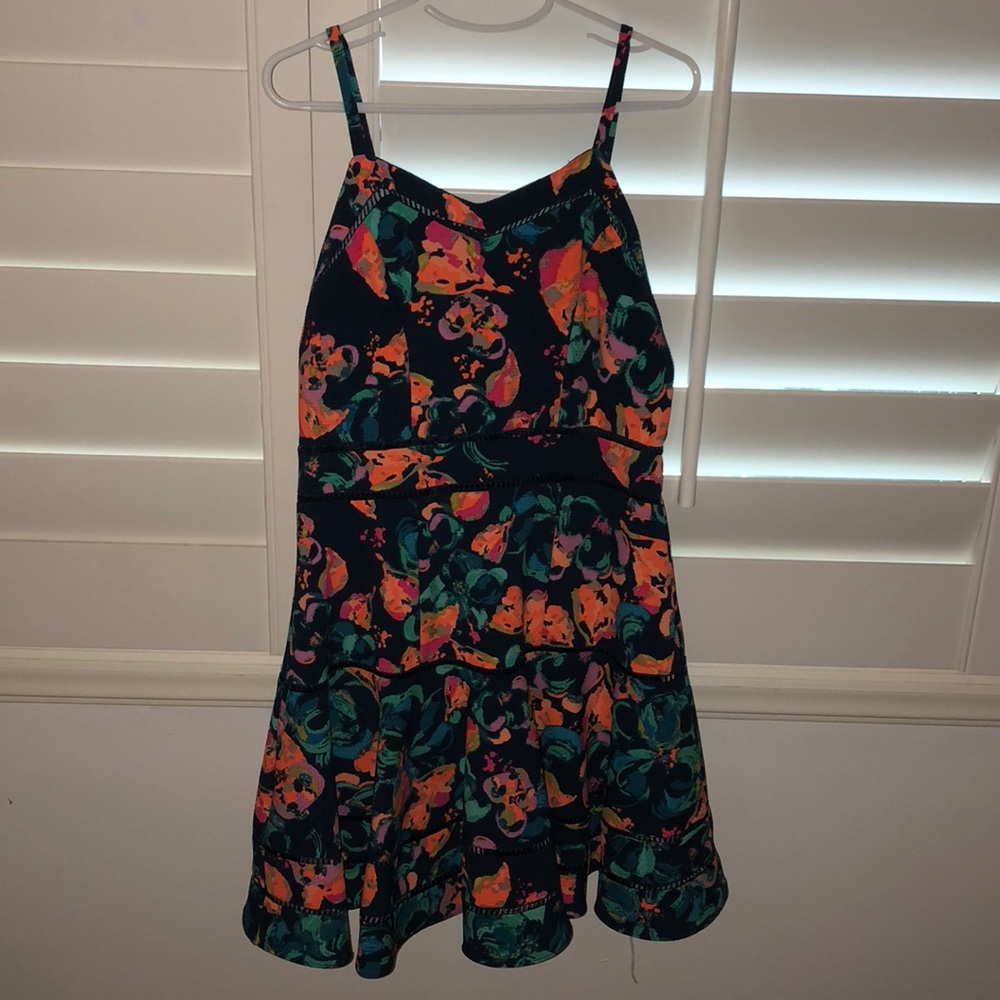 Super cute dress!